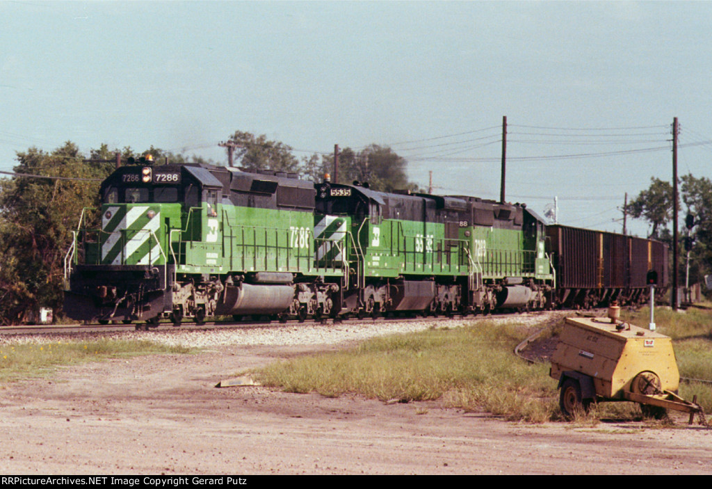 w/b BN Empty Coal Cars Train